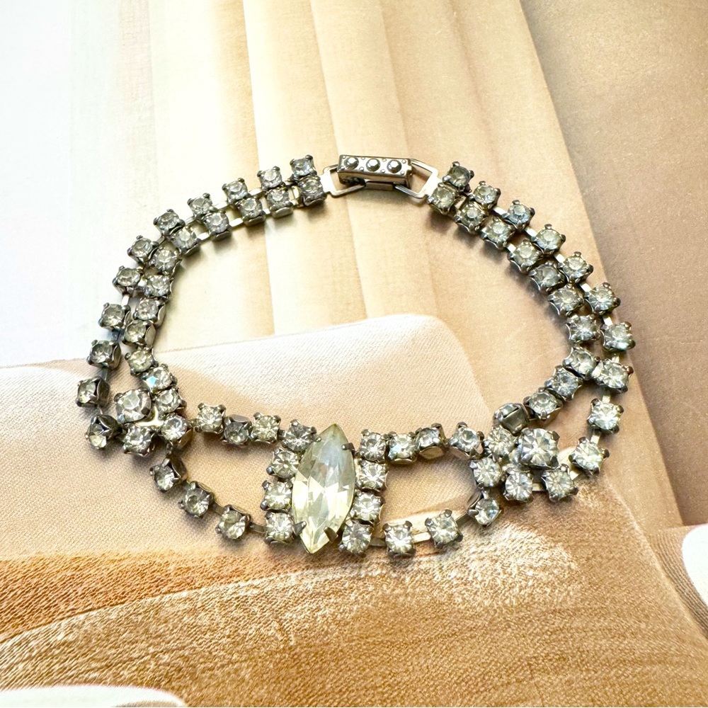 Vintage Ra-Rel Sparkly Clear Rhinestone Silver Tone Bracelet